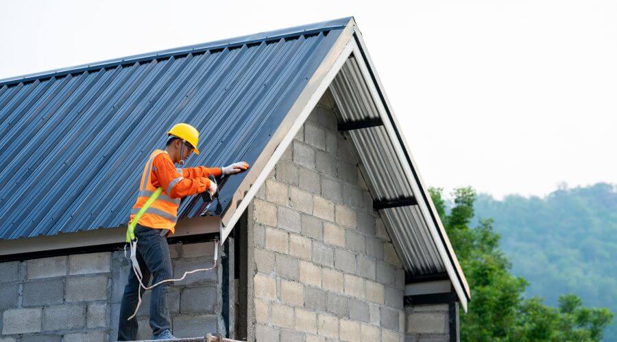 Professional gutter cleaning in Higginson, AR